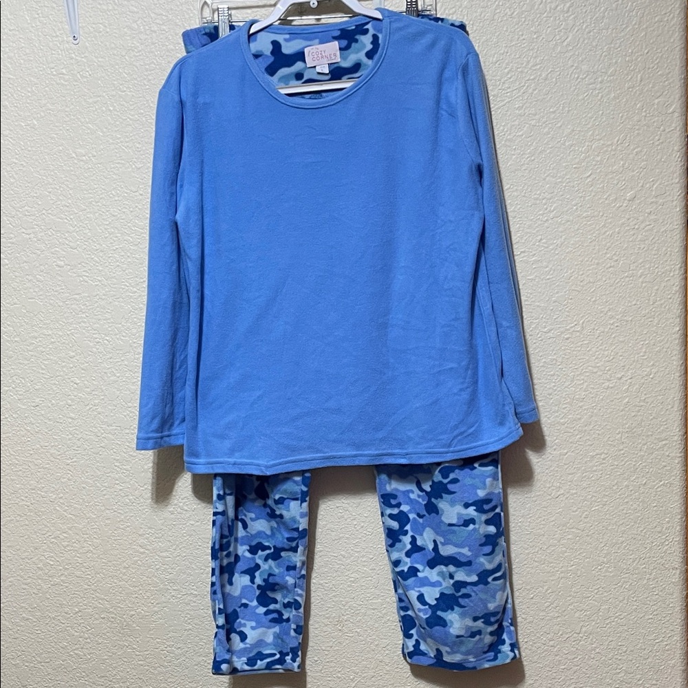 Cozy Corner Club Women's Blue & Blue Camo Pajamas. Very Good Condition. Size L.